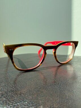 Preciosa Frame Holland - Model 707 Classic Tortoiseshell Frame w/ Red Inner